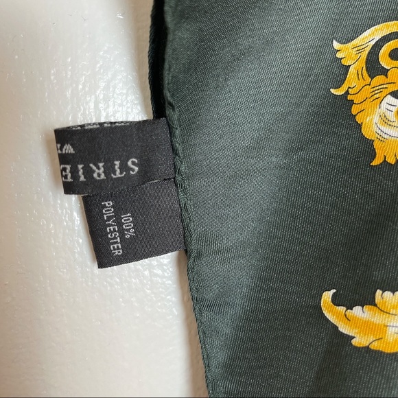 Beautiful printed Scarf with Vienna icons ❤️ - Picture 3 of 3